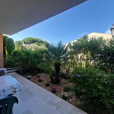 Les Pins Bleus A8 Apartment