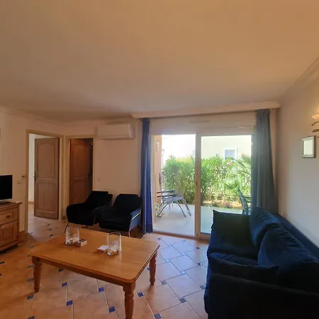 Les Pins Bleus A8 Apartment *