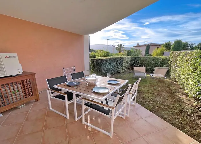 Les Pins Bleus A8 * סן-מקסים