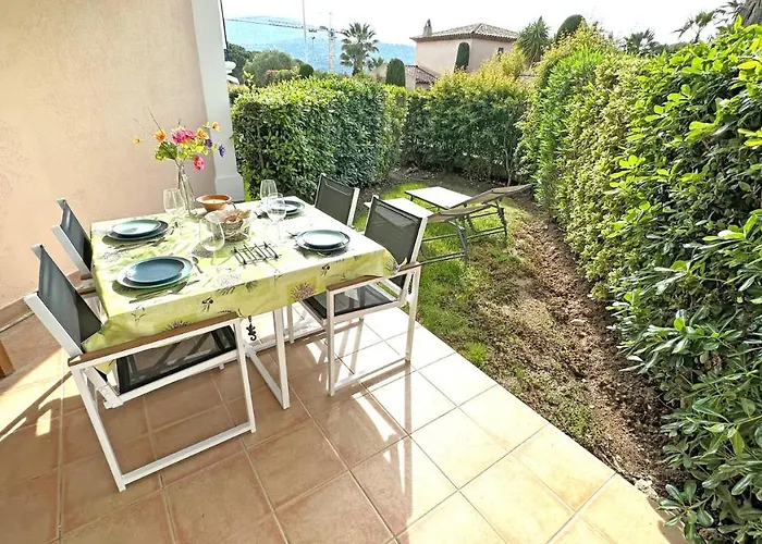 Les Pins Bleus A8 סן-מקסים