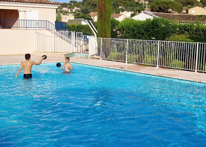 Les Pins Bleus A8 * Σαιντ-Μαξίμ